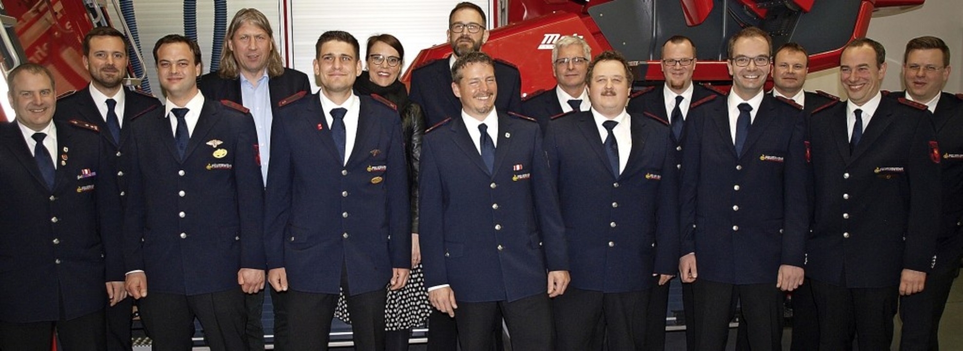Die Feuerwehrabteilung Lörrach mit Geehrten, Beförderten und Vertretern der Stadtverwaltung.